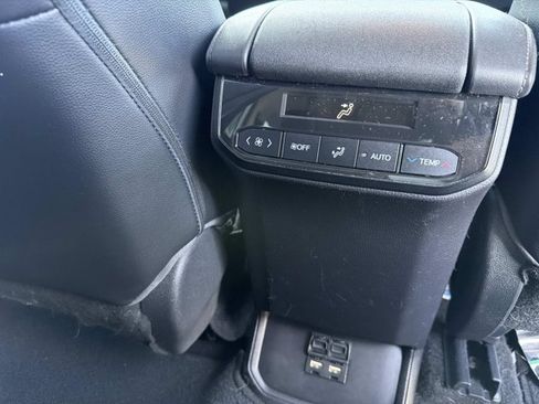 Used 2021 Toyota Highlander XLE FWD image 23