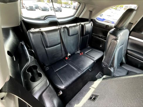 Used 2019 Toyota Highlander XLE image 17