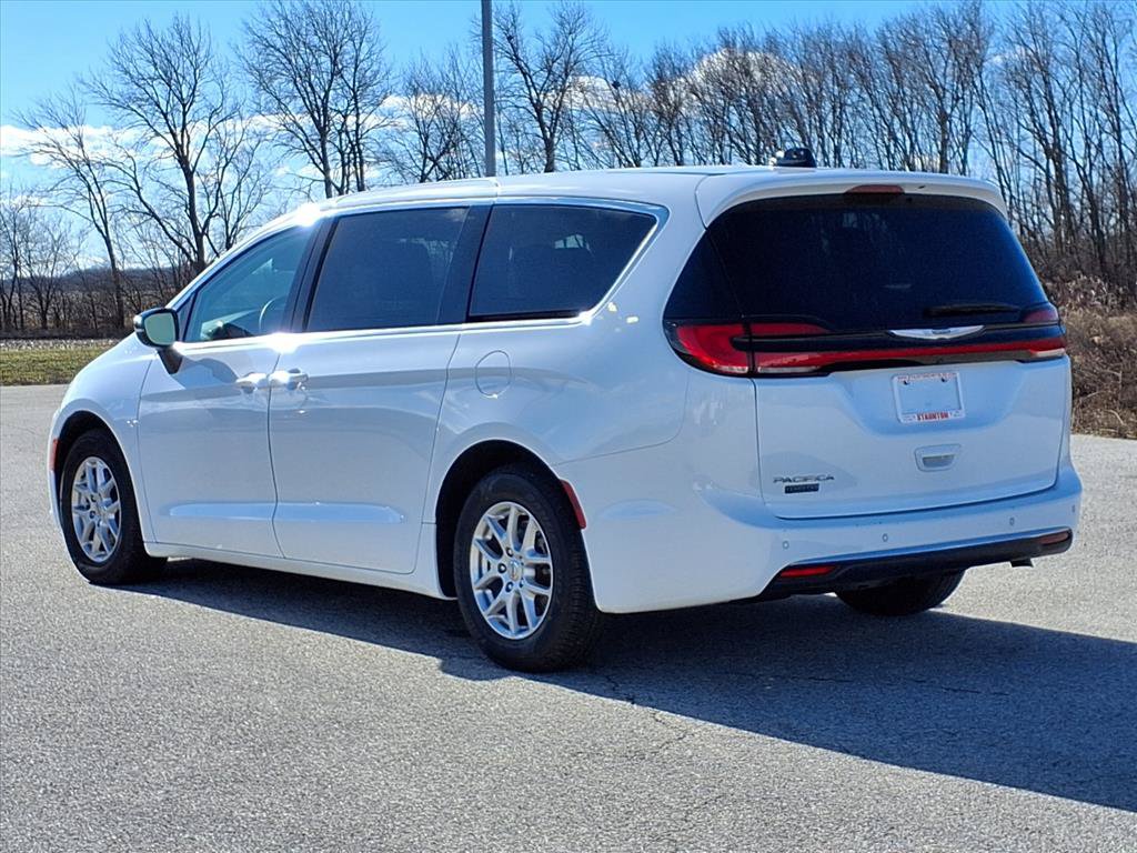 Used 2024 Chrysler Pacifica Touring-L FWD image 28