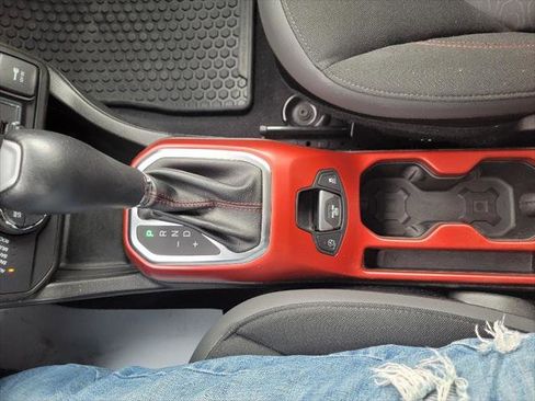 Used 2020 Jeep Renegade Trailhawk w/ Cold Weather Group image 23