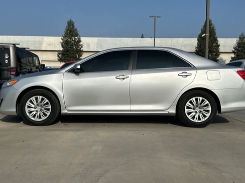 Used 2012 Toyota Camry LE image 6