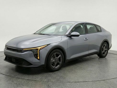 Used 2025 Kia K4 LXS image 3