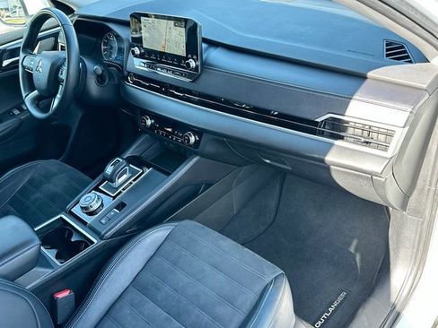 Used 2024 Mitsubishi Outlander SE image 30