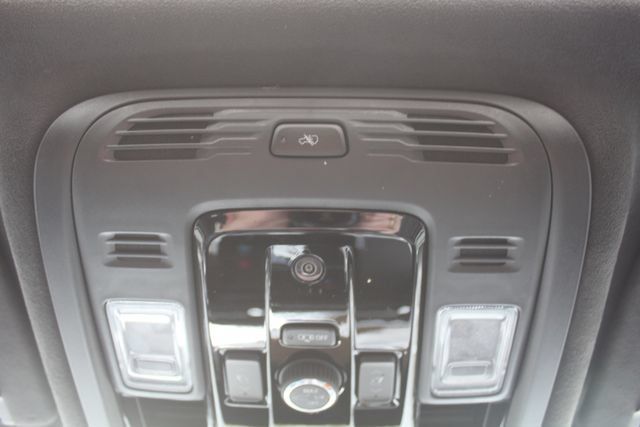 Used 2025 Cadillac Escalade ESV Sport Platinum w/ LPO, Floor Liner Package AWD/4WD image 38