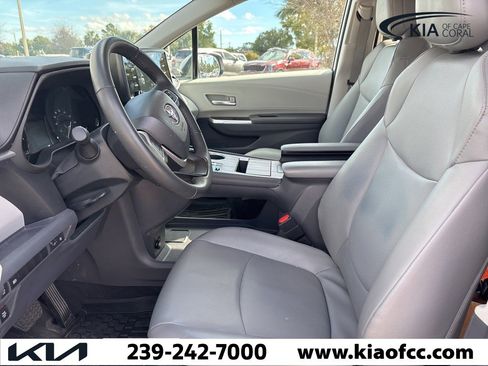 Used 2024 Toyota Sienna XLE image 11