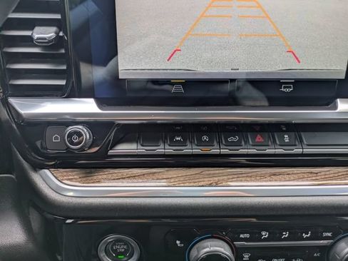 Used 2022 Chevrolet Silverado 1500 LT AWD/4WD image 27
