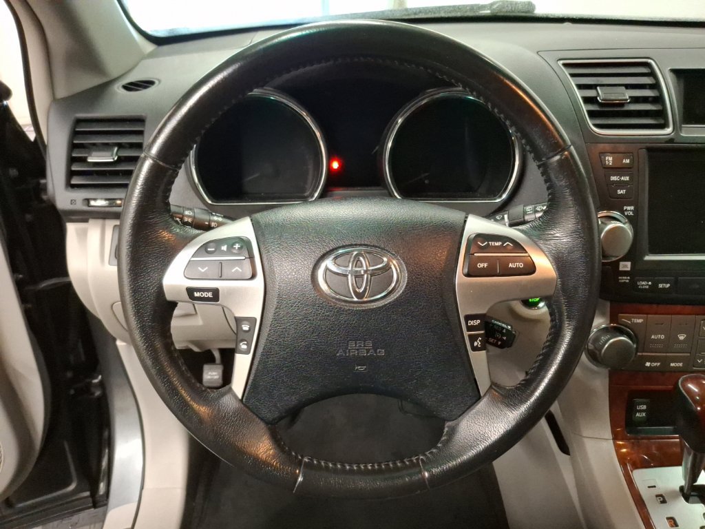 Used 2012 Toyota Highlander Limited w/ Tow Pkg AWD/4WD image 20