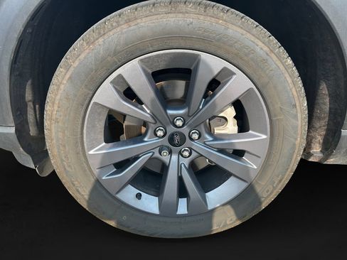 Used 2022 Ford Explorer XLT w/ Equipment Group 202A AWD/4WD image 9