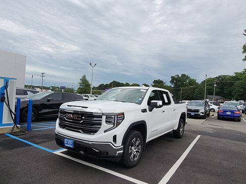 Used 2026 GMC Sierra 1500 SLT AWD/4WD image 1