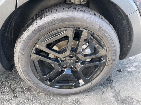 Used 2025 Kia Telluride SX X-Line image 3