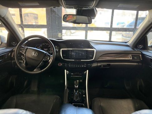 Used 2017 Honda Accord Touring image 24