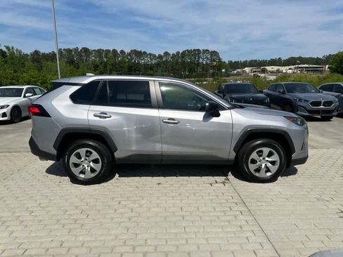 Used 2022 Toyota RAV4 LE image 9