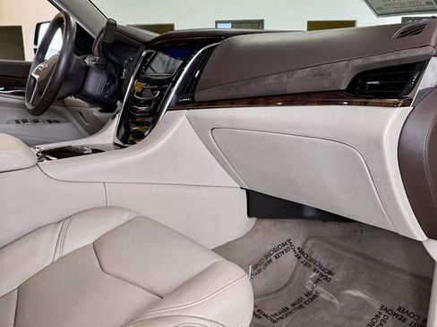 Used 2016 Cadillac Escalade Premium AWD/4WD image 12