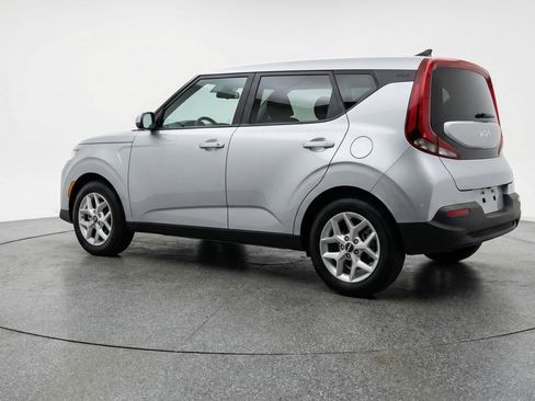 Used 2025 Kia Soul LX w/ LX Technology Package FWD image 6