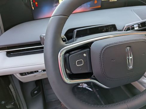New 2026 Lincoln Nautilus Reserve AWD/4WD image 17