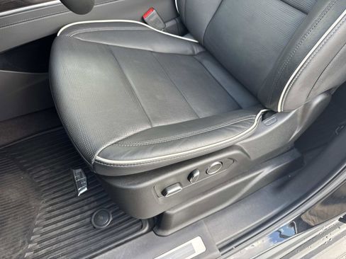 Certified 2025 Cadillac Escalade ESV Premium Luxury image 20