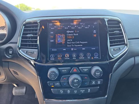 Used 2019 Jeep Grand Cherokee Altitude RWD image 26