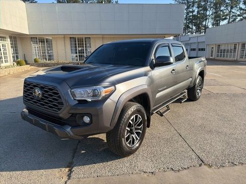 Used 2022 Toyota Tacoma TRD Sport image 2