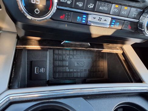 Used 2022 Ford F250 Lariat w/ Black Appearance Package image 34