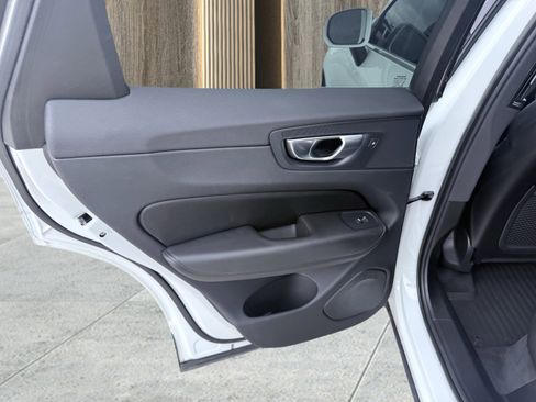 Used 2023 Volvo XC60 B5 Core image 32