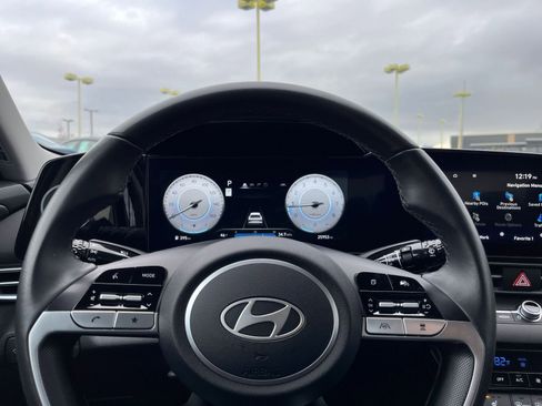 Used 2025 Hyundai Elantra SEL image 28