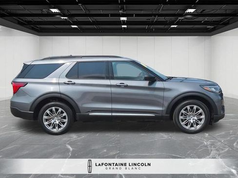 Used 2025 Ford Explorer Active w/ Active Comfort Package AWD/4WD image 6