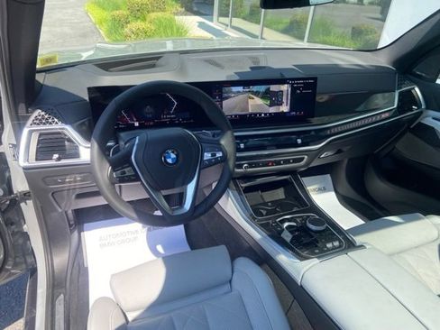 Used 2025 BMW X5 xDrive40i w/ Parking Assistance Package AWD/4WD image 12