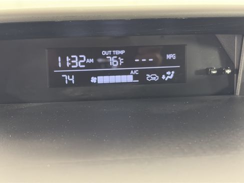 Used 2020 Subaru Crosstrek 2.0i AWD/4WD image 17