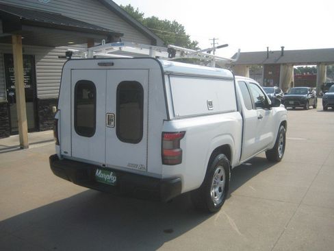 Used 2024 Nissan Frontier S RWD image 7