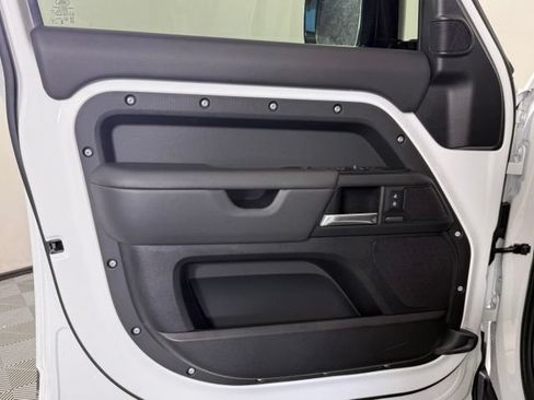 New 2025 Land Rover Defender 110 X-Dynamic SE AWD/4WD image 27