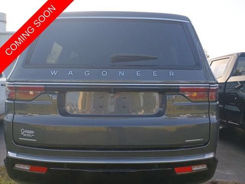 Certified 2022 Jeep Wagoneer Series III w/ Flexible Seating Group AWD/4WD image 4
