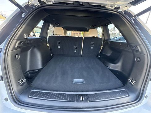 Used 2024 Jeep Grand Cherokee Limited w/ Black Appearance Package image 14