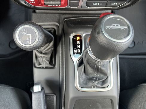 New 2025 Jeep Gladiator Mojave w/ Convenience Group image 7