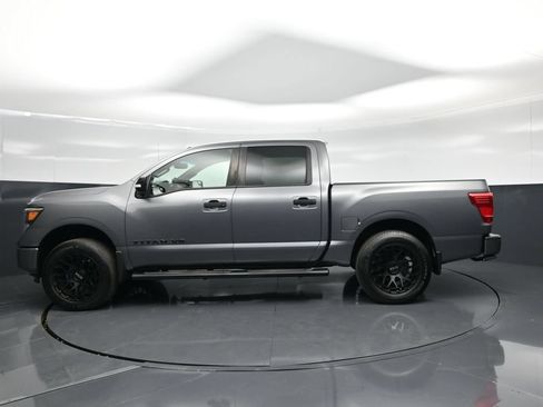 Used 2019 Nissan Titan SV w/ SV Convenience Package RWD image 30