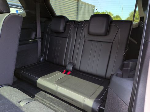 Used 2022 Volkswagen Tiguan SE R-Line FWD image 31