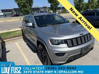 Used 2018 Jeep Grand Cherokee Altitude AWD/4WD video 1
