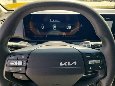 Used 2025 Kia K4 FWD image 19