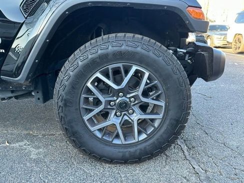 Used 2024 Jeep Wrangler Sahara image 13