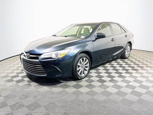 Certified 2017 Toyota Camry XLE FWD image 4