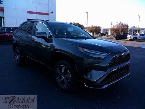 New 2025 Toyota RAV4 SE image 1