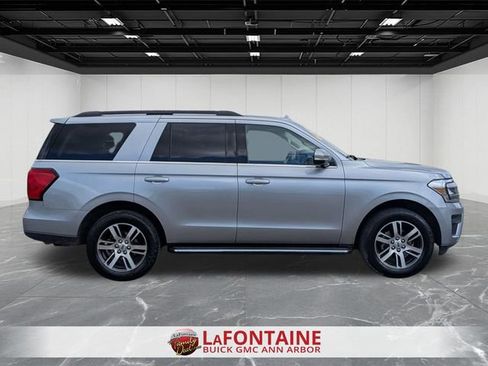 Used 2023 Ford Expedition XLT AWD/4WD image 6