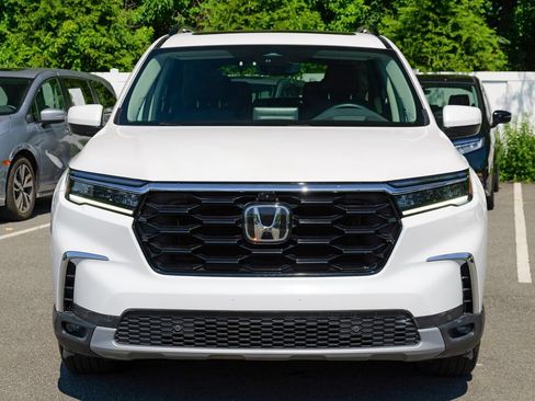 Used 2025 Honda Pilot Elite image 2