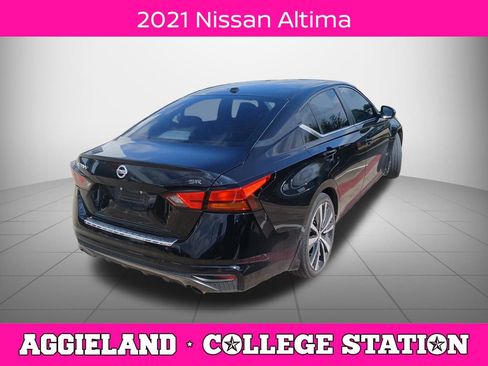 Used 2021 Nissan Altima 2.5 SR w/ SR Premium Package FWD image 2