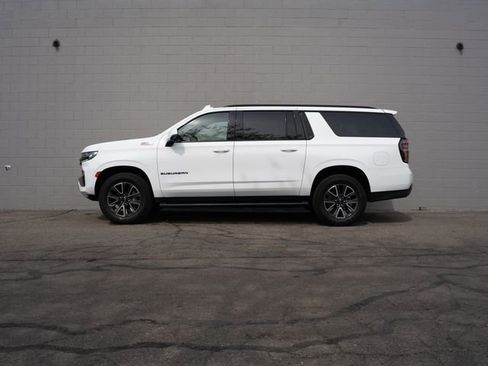 Used 2023 Chevrolet Suburban Z71 w/ Luxury Package AWD/4WD image 2