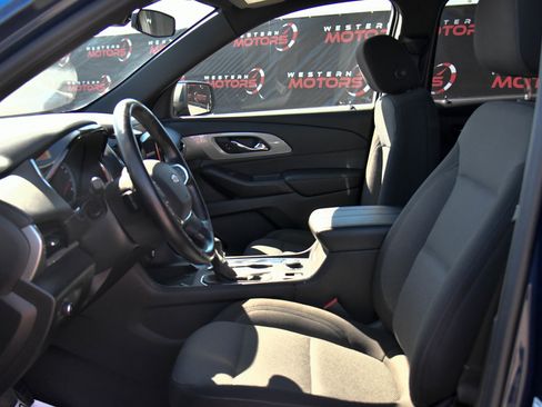 Used 2022 Chevrolet Traverse LT image 18