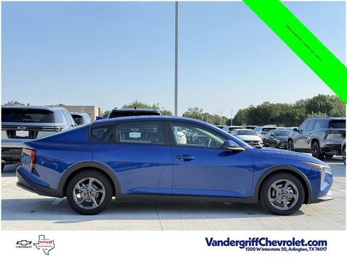 Used 2025 Kia K4 FWD image 3