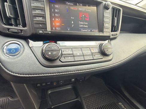 Used 2018 Toyota RAV4 Limited image 14