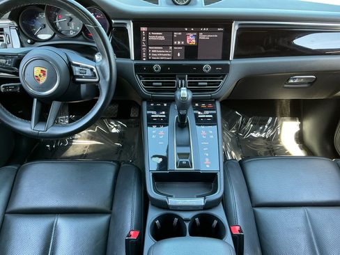 Used 2022 Porsche Macan image 10