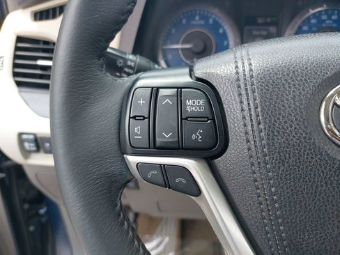 Used 2018 Toyota Sienna XLE Premium FWD image 19