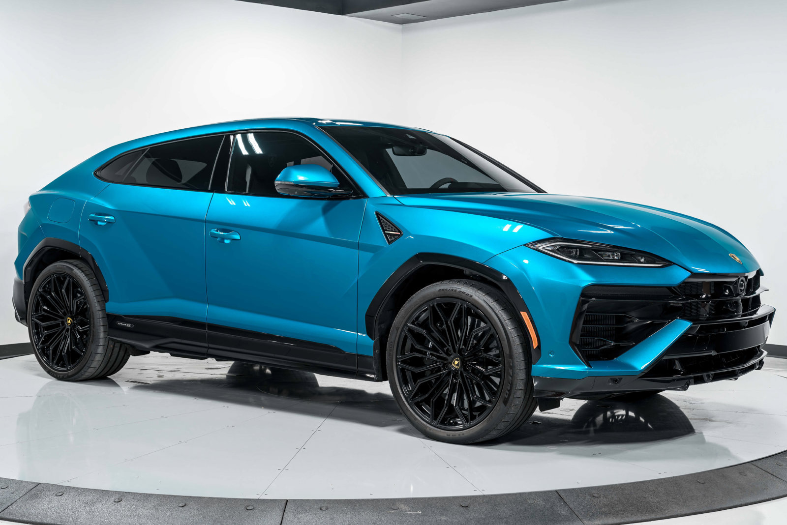Used 2025 Lamborghini Urus SE AWD/4WD image 45